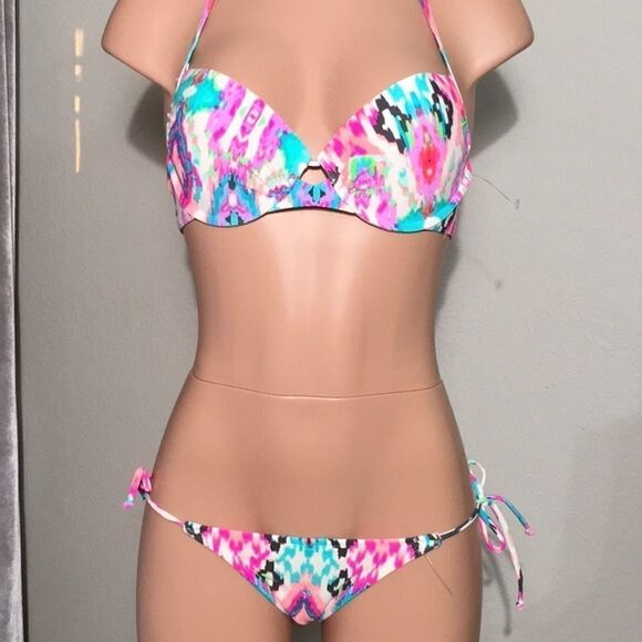 New swimsuit. Extra small bottoms medium top - Picture 1 of 6